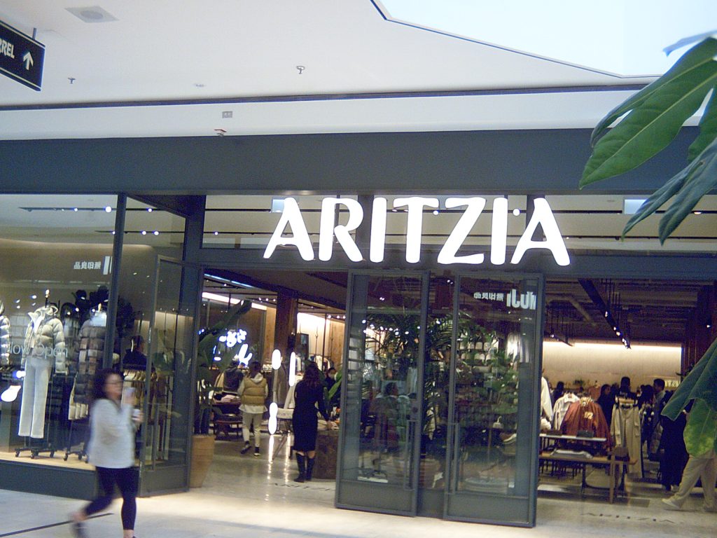 Aritzia Super Puff vs Canada Goose: 2026's Best Puffer Showdown