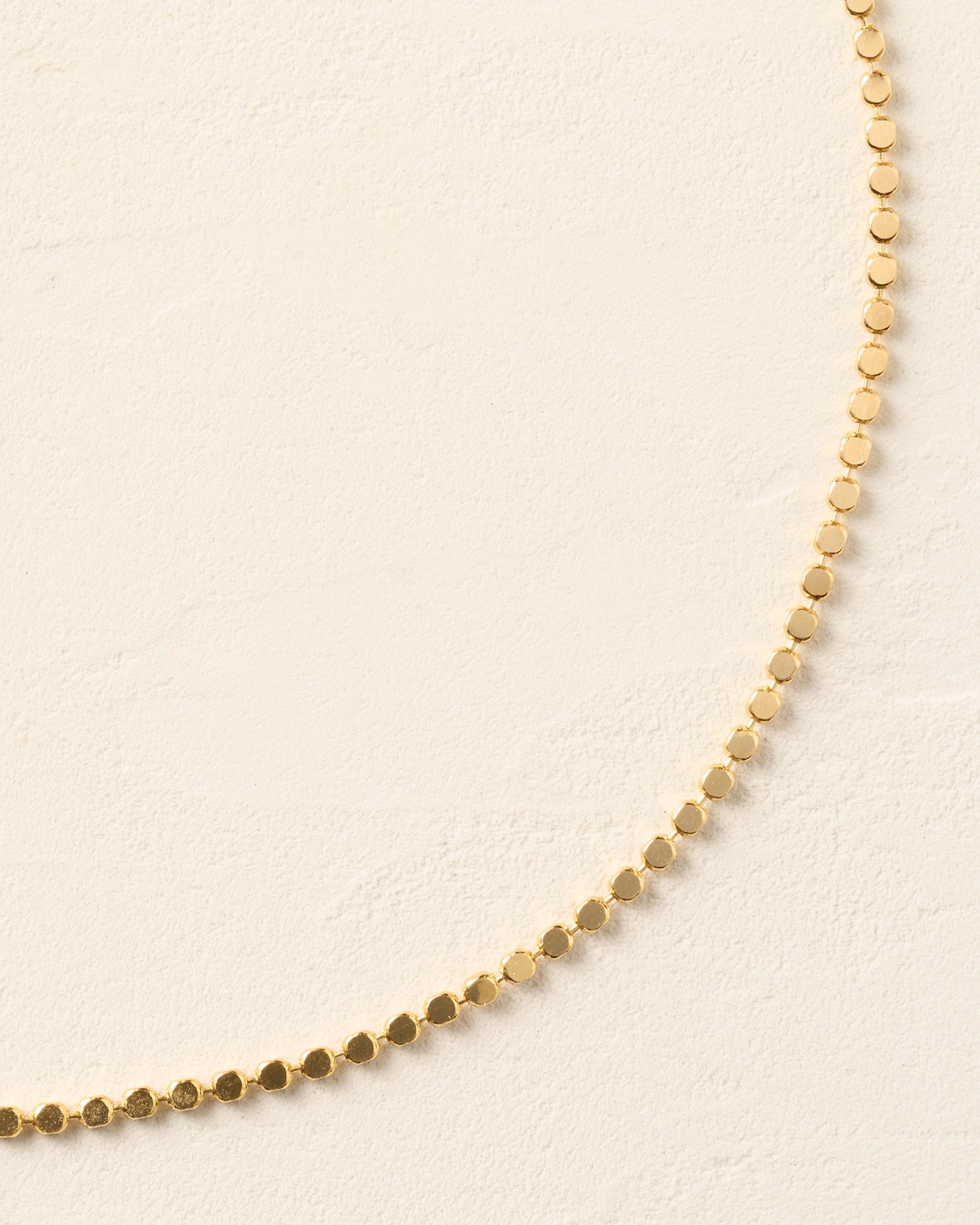 Agapee official close-up jewelry image showing sculptural gold texture